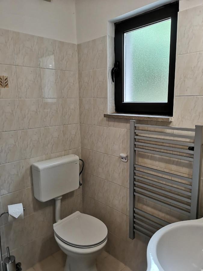 Villa House Ceh Črni Kal Esterno foto