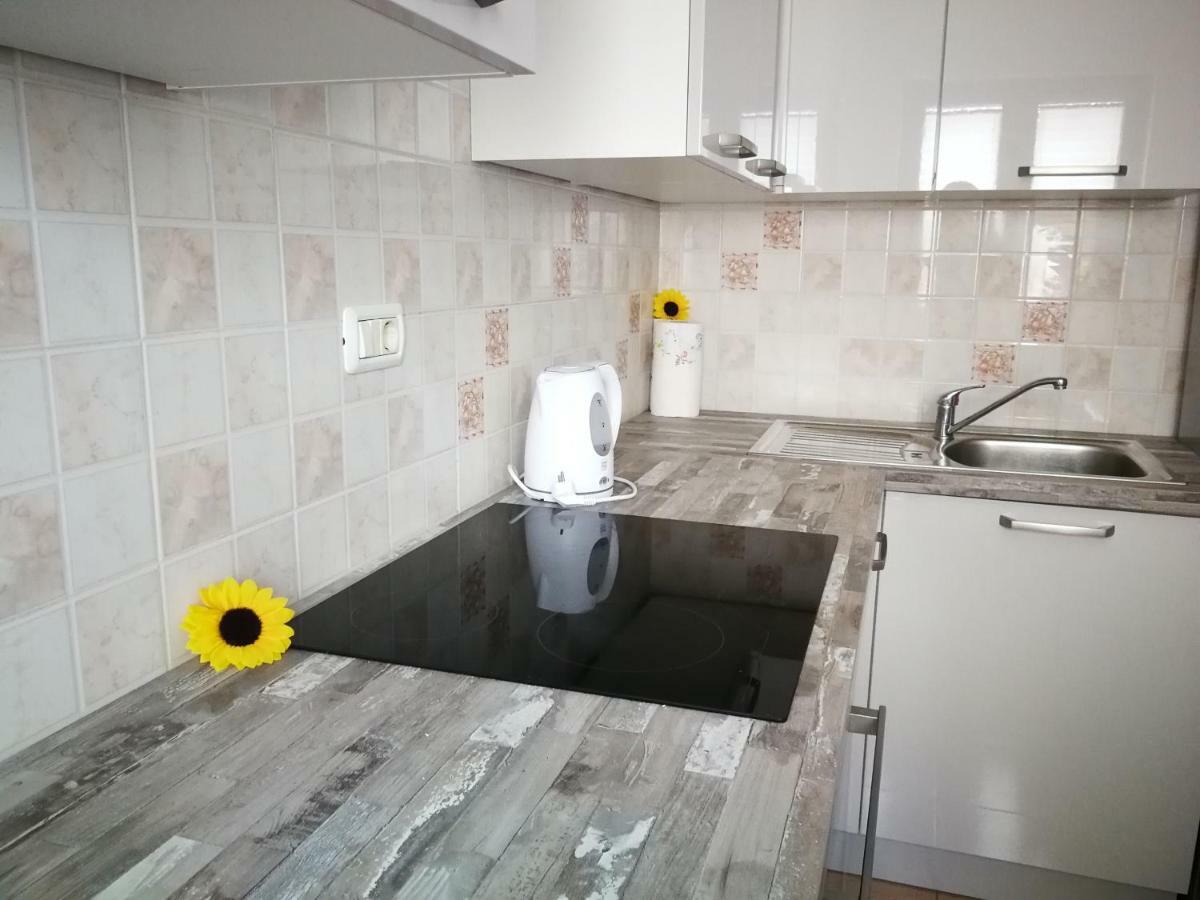 Villa House Ceh Črni Kal Esterno foto