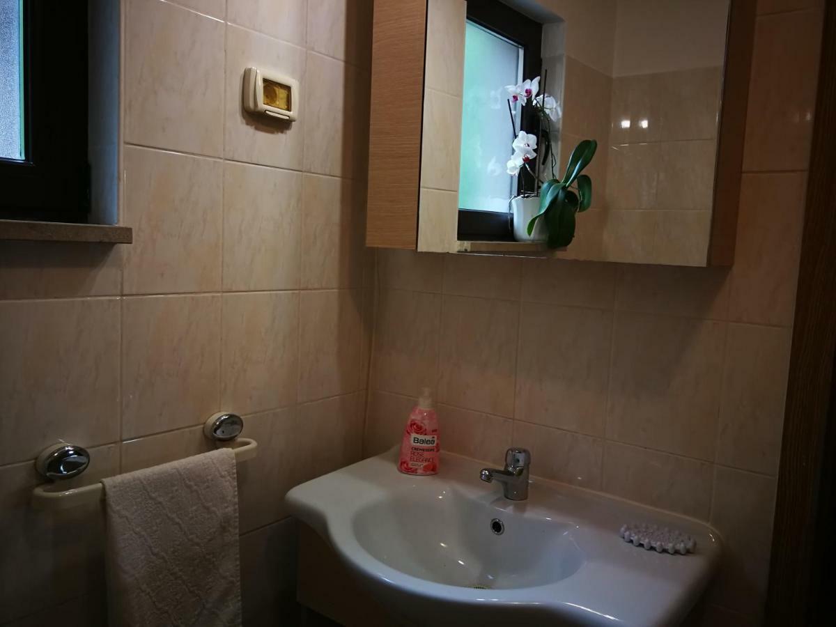 Villa House Ceh Črni Kal Esterno foto