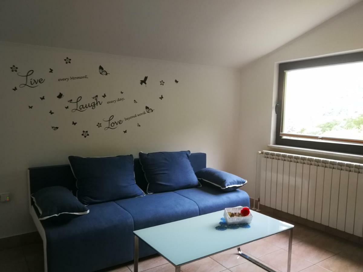 Villa House Ceh Črni Kal Esterno foto