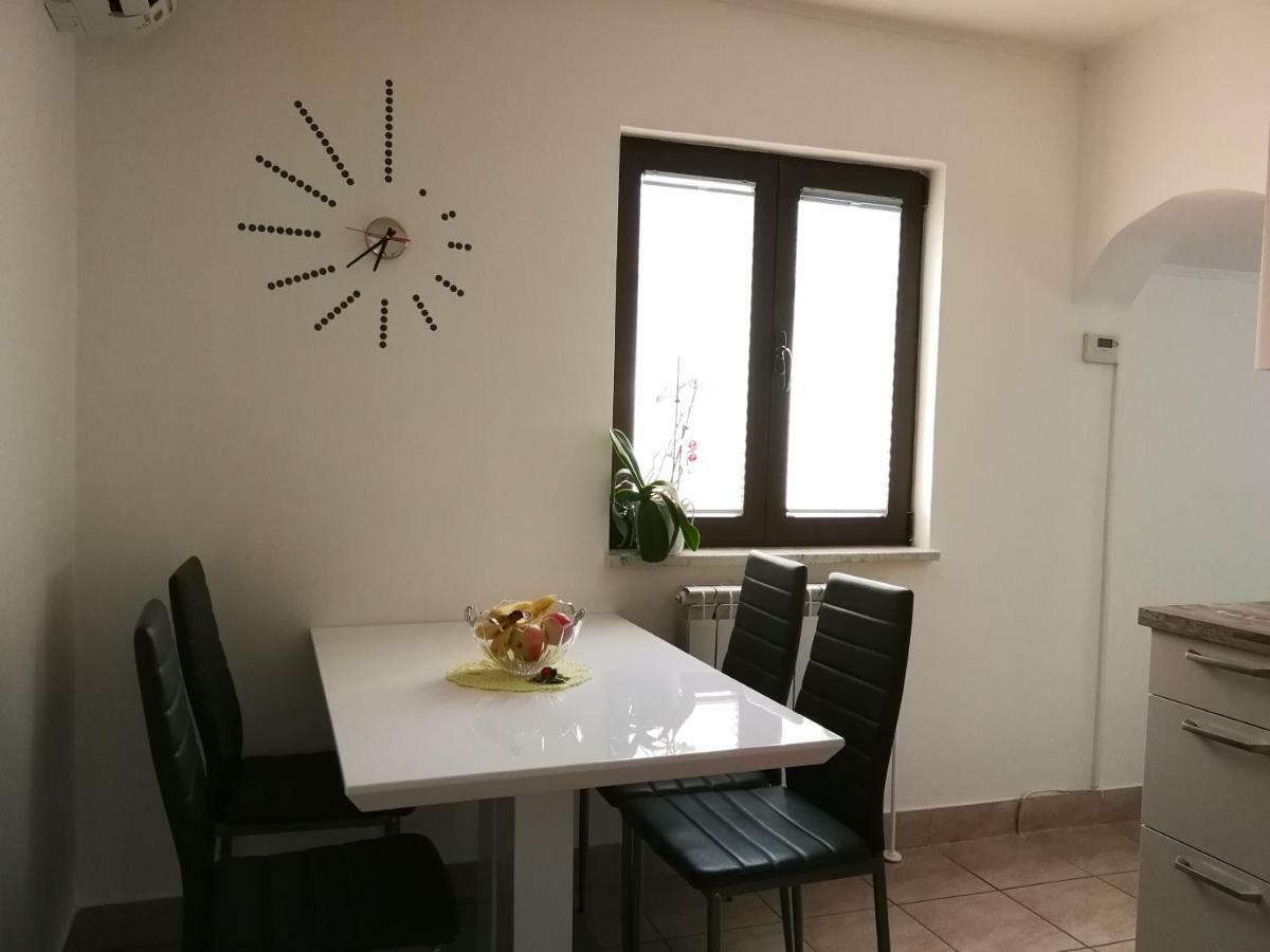 Villa House Ceh Črni Kal Esterno foto